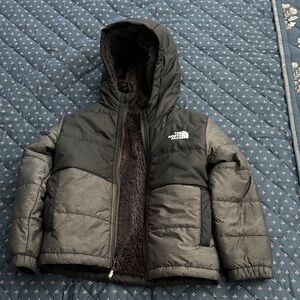 Kids (3T) The North Face Kids reversible Charcoal and Teddy&Black Puffer Jacket